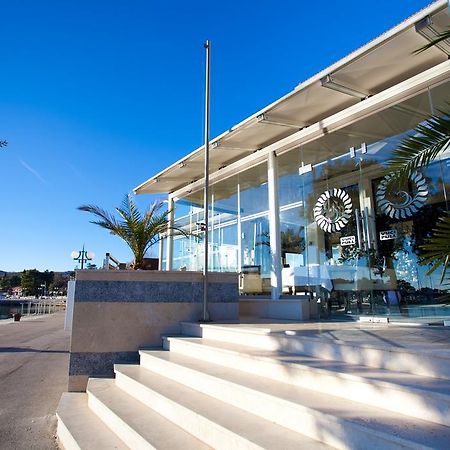 Hotel Marina Кърк Екстериор снимка