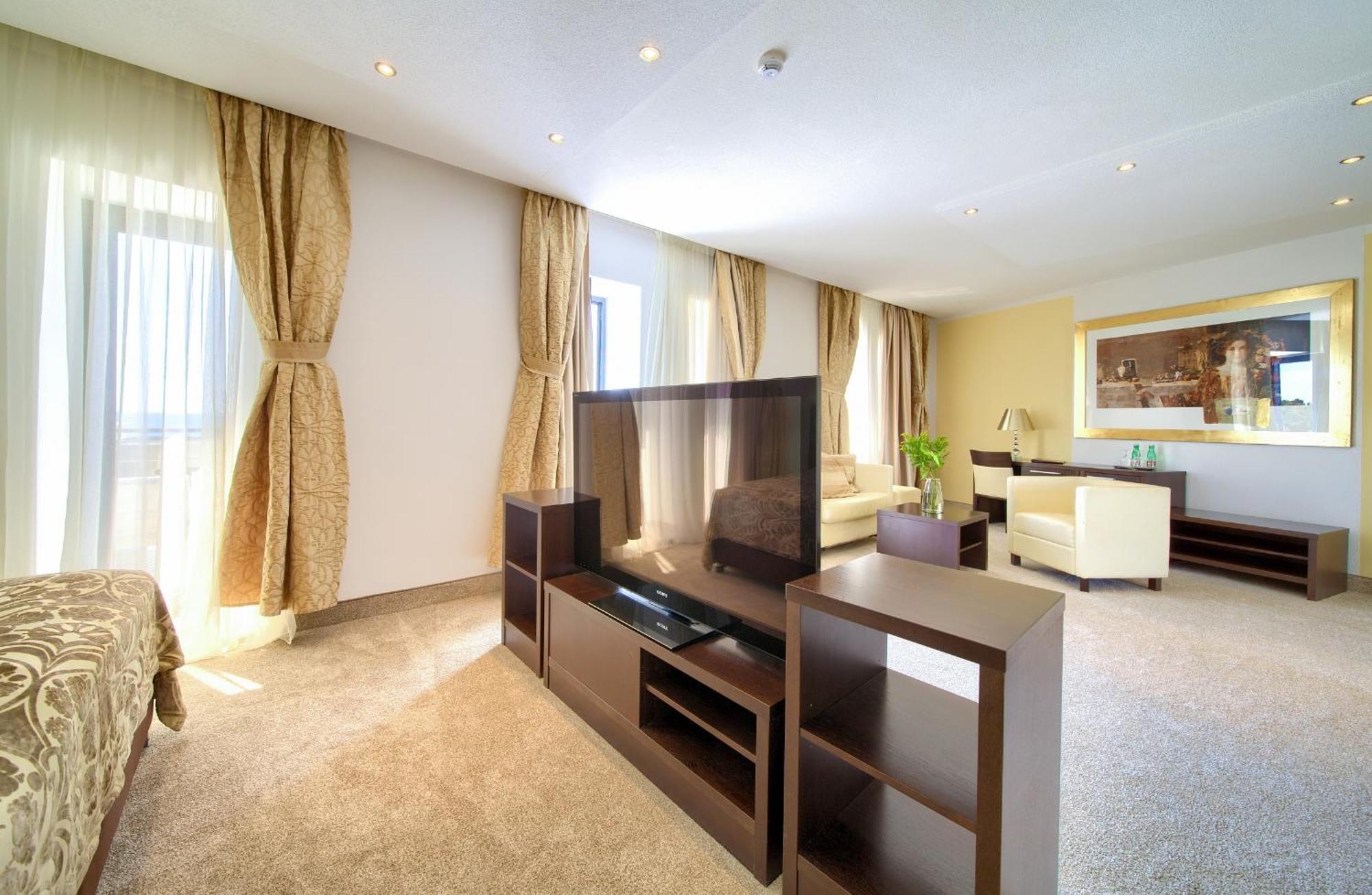 Hotel Marina Кърк Екстериор снимка