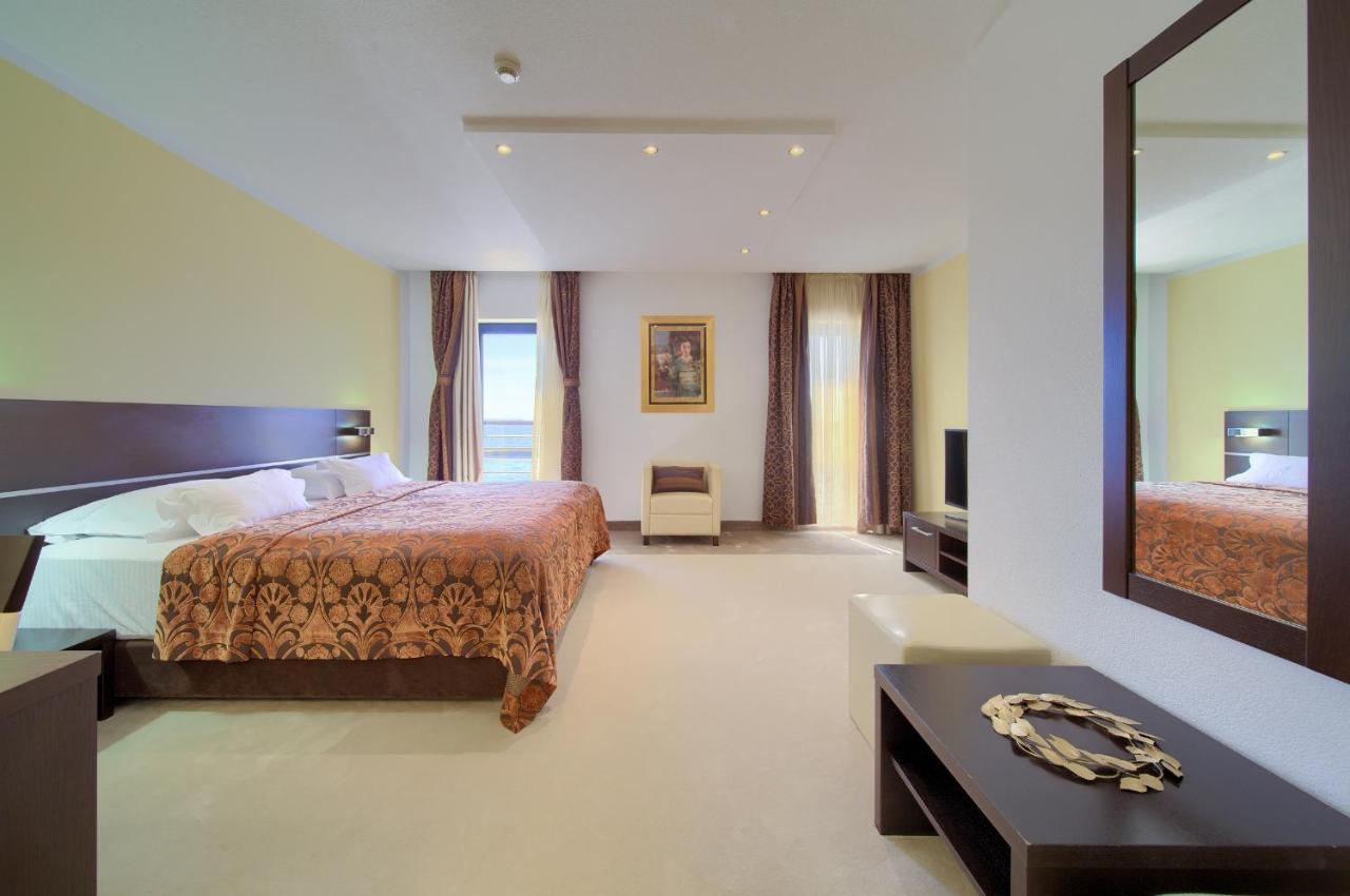 Hotel Marina Кърк Екстериор снимка