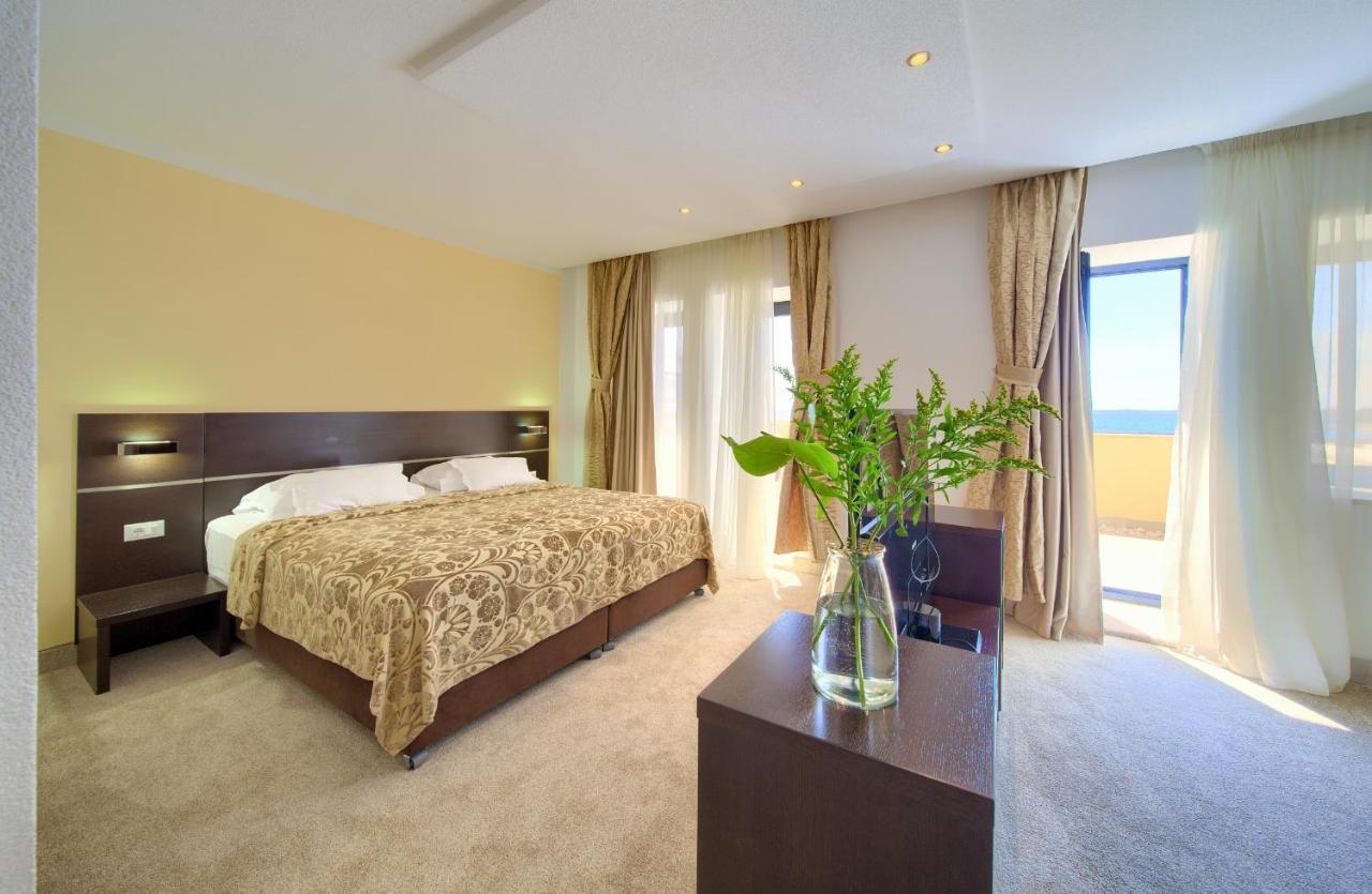Hotel Marina Кърк Екстериор снимка