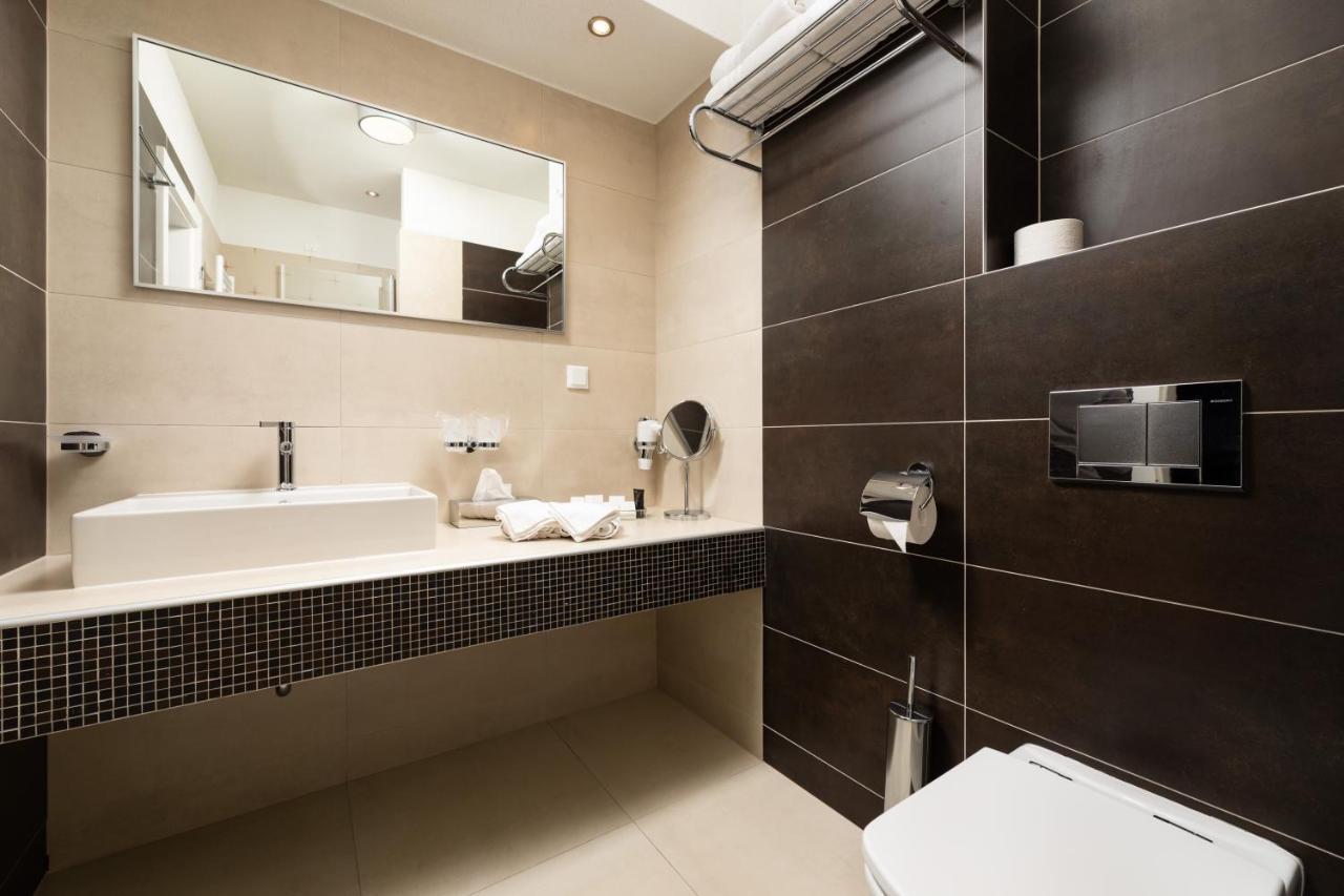 Hotel Marina Кърк Екстериор снимка