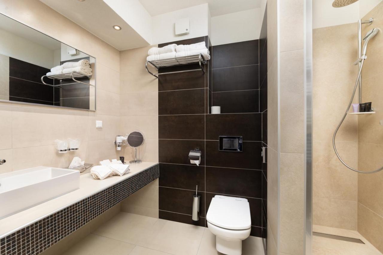 Hotel Marina Кърк Екстериор снимка