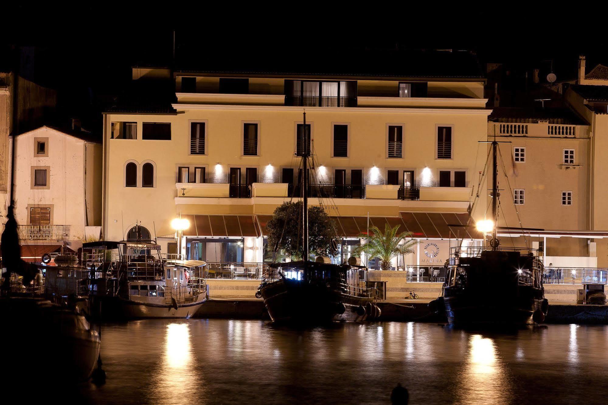 Hotel Marina Кърк Екстериор снимка
