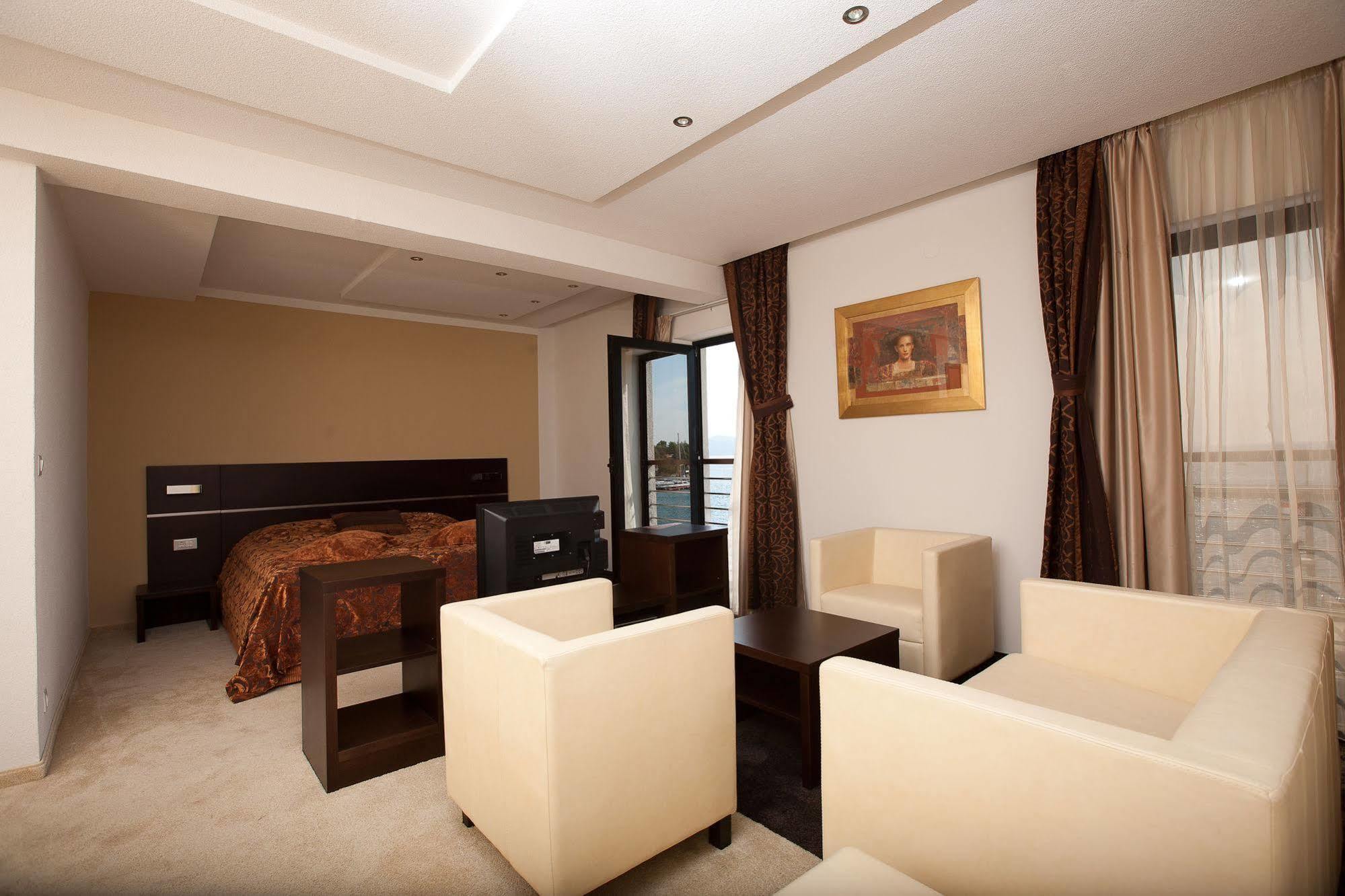 Hotel Marina Кърк Екстериор снимка