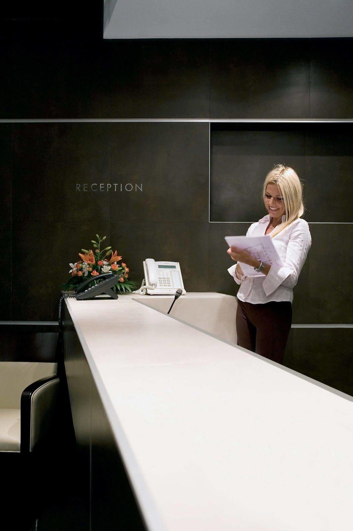 Hotel Marina Кърк Екстериор снимка