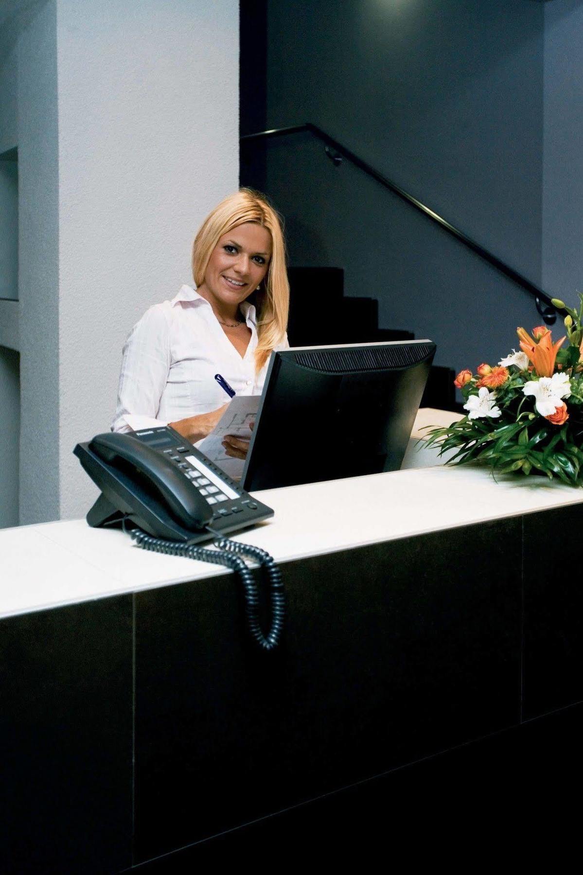 Hotel Marina Кърк Екстериор снимка