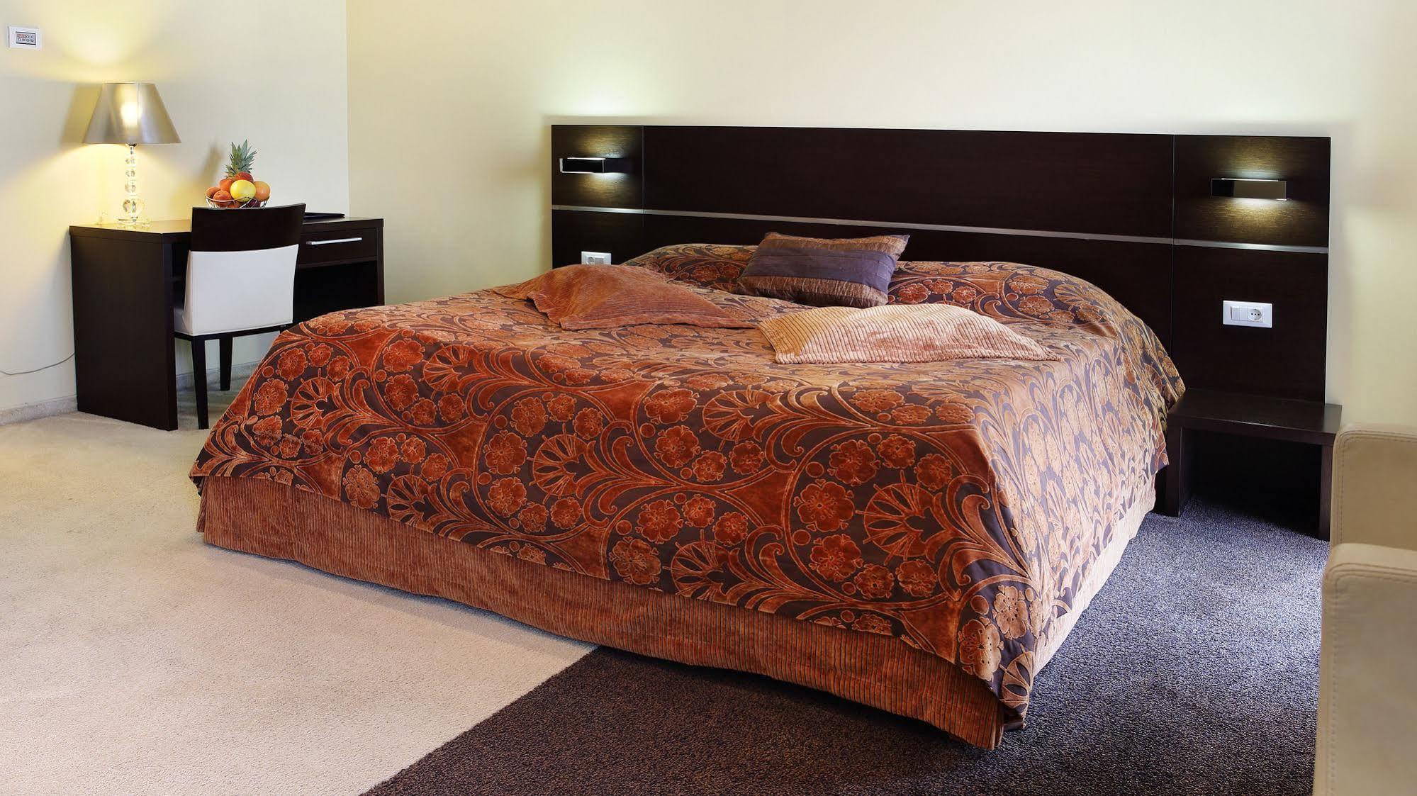 Hotel Marina Кърк Екстериор снимка