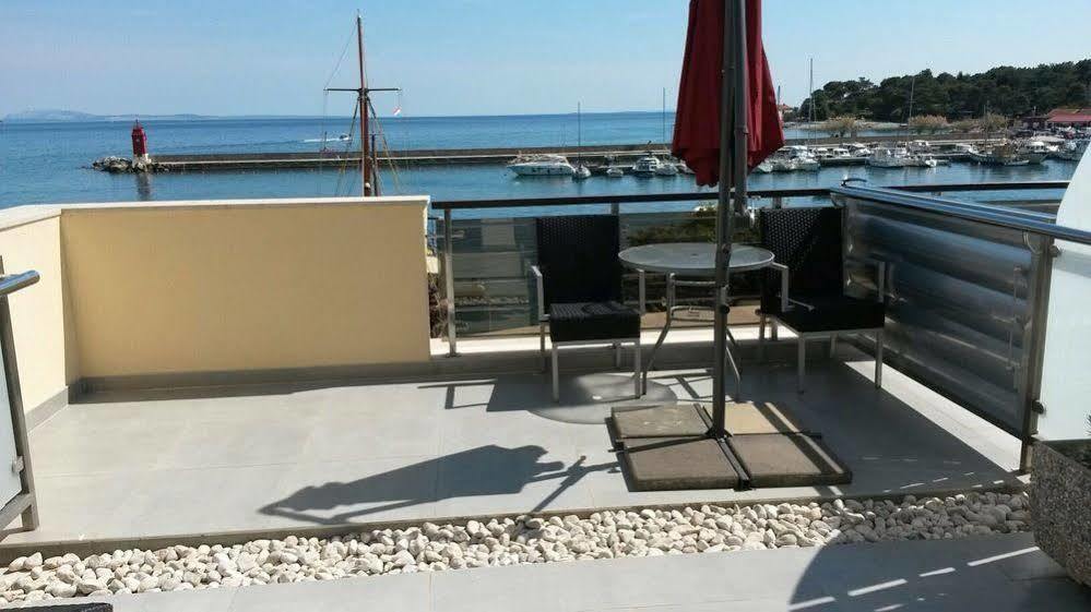 Hotel Marina Кърк Екстериор снимка