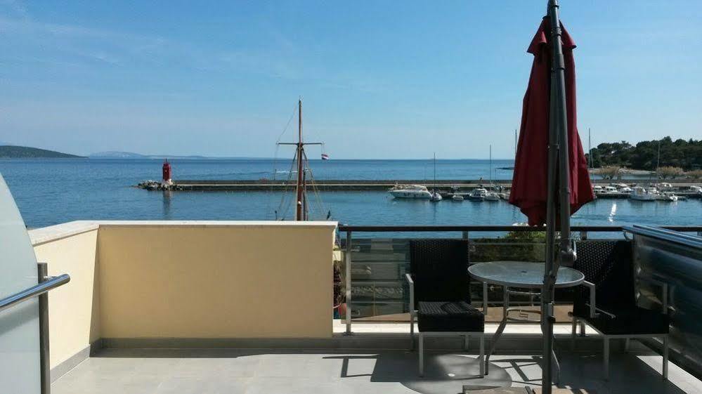 Hotel Marina Кърк Екстериор снимка